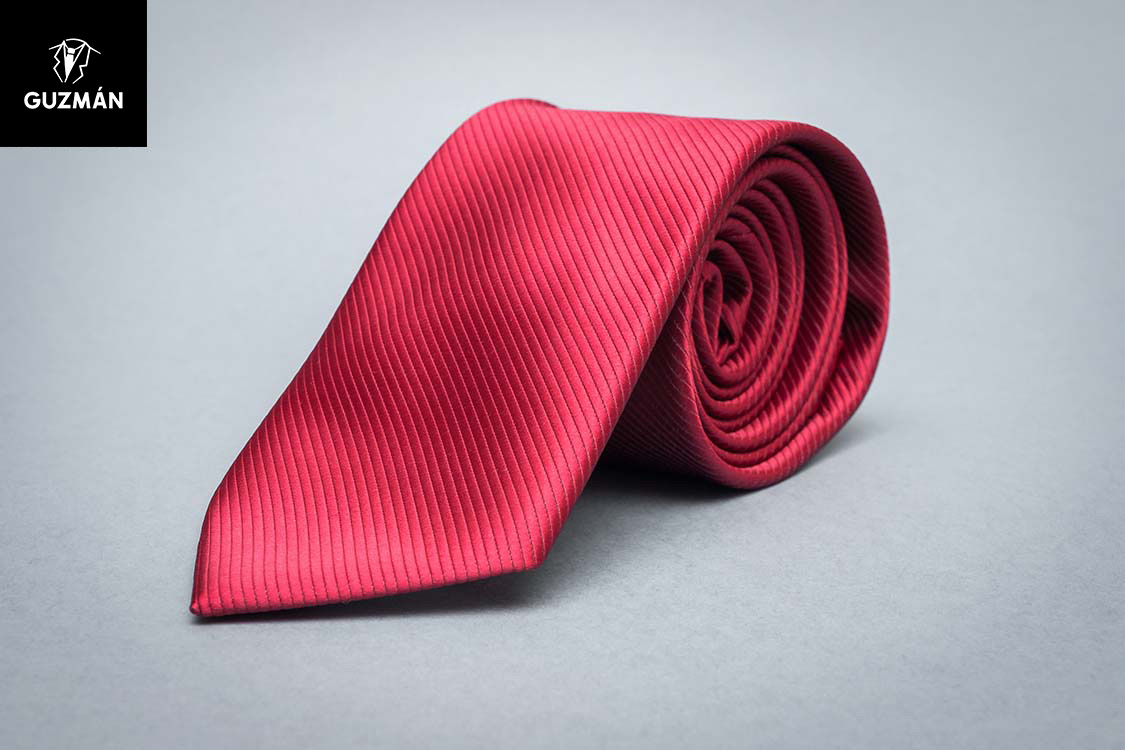 Corbata burdeos.jpg