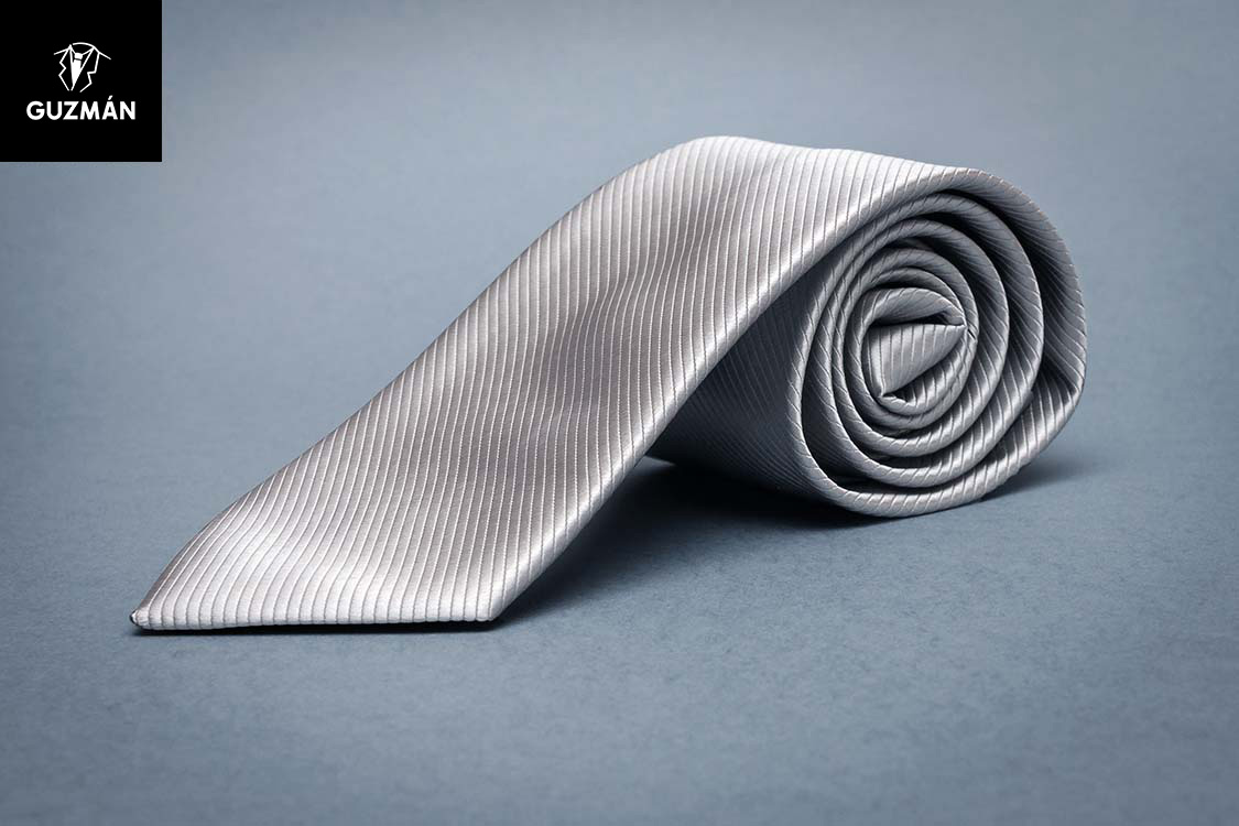 Corbata gris perla.jpg