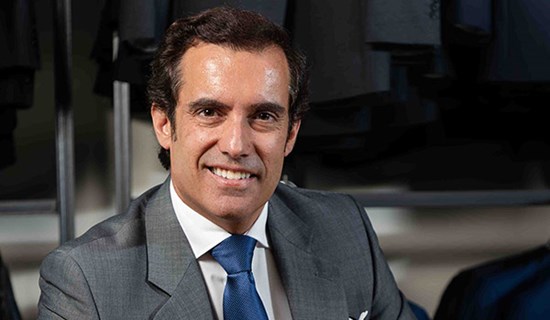 Entrevista a Francisco Guzmán: elegancia, tradición y visión digital en Trajes Guzmán